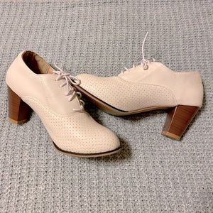 NWOT ModCloth Oxford Lace Up Heels